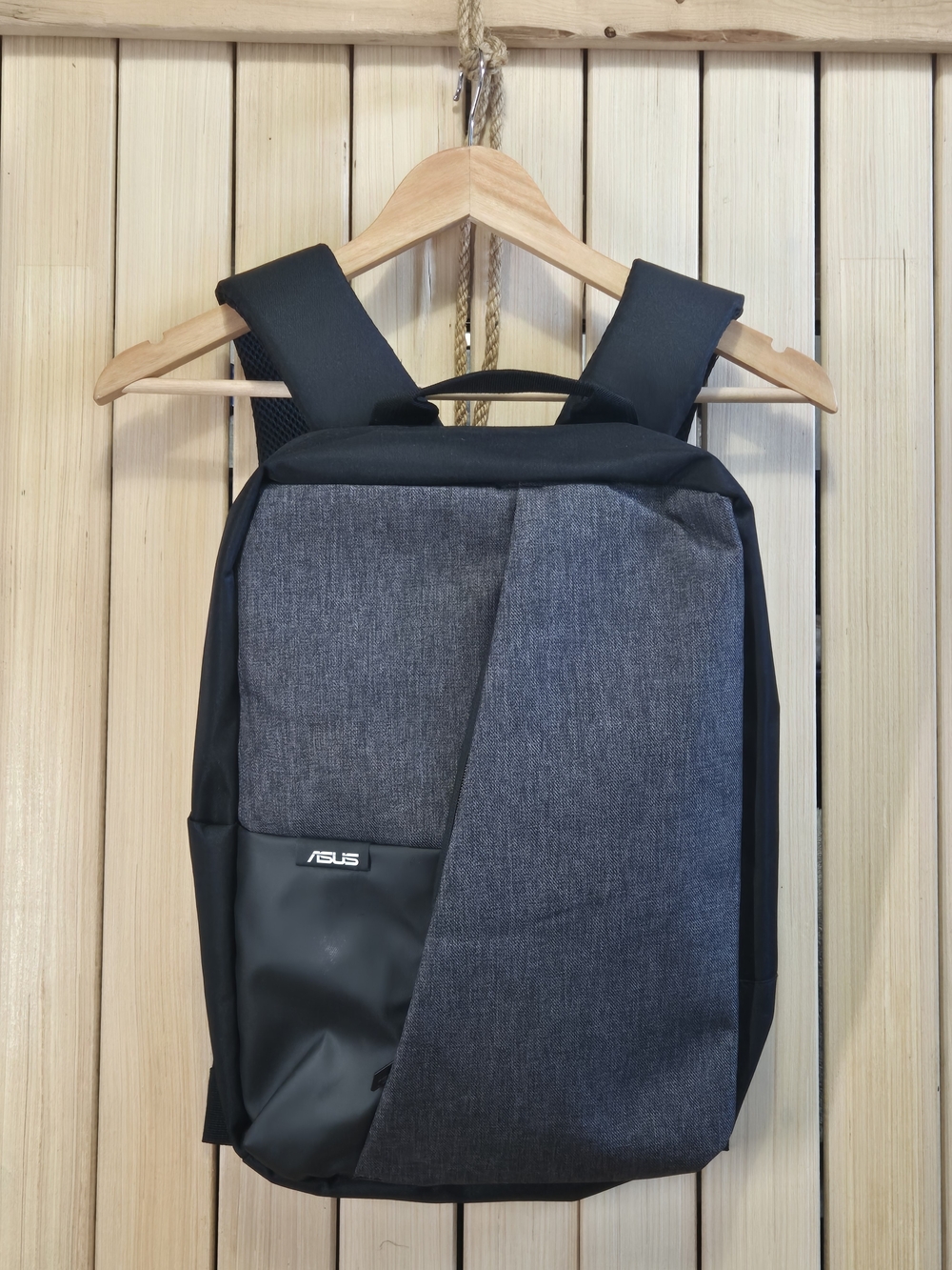 ASUS Men's Grey & Black Laptop Backpack. Carrying Case